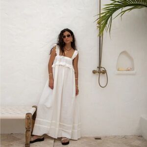 VRG GRL CURATE & CREATE SMOCK MAXI DRESS WHITE - Small